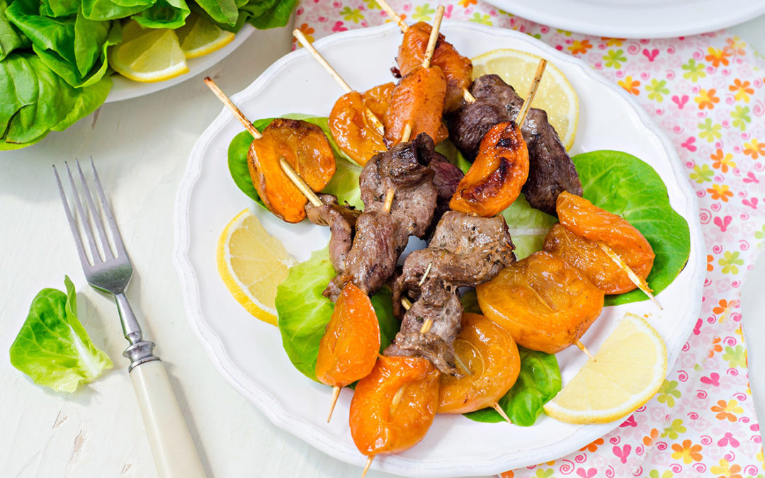 Brochettes d’aiguillettes de canard aux abricots et nappage de Grain d’Amour